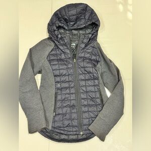Northface women’s thermoball light jacket [S]